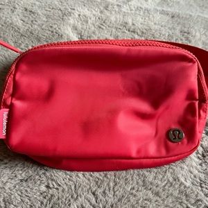 NWOT Lululemon Everywhere Belt Bag